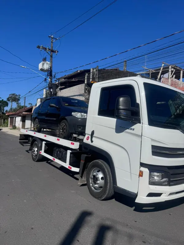 Sedan transported on a Drop Guincho tow truck